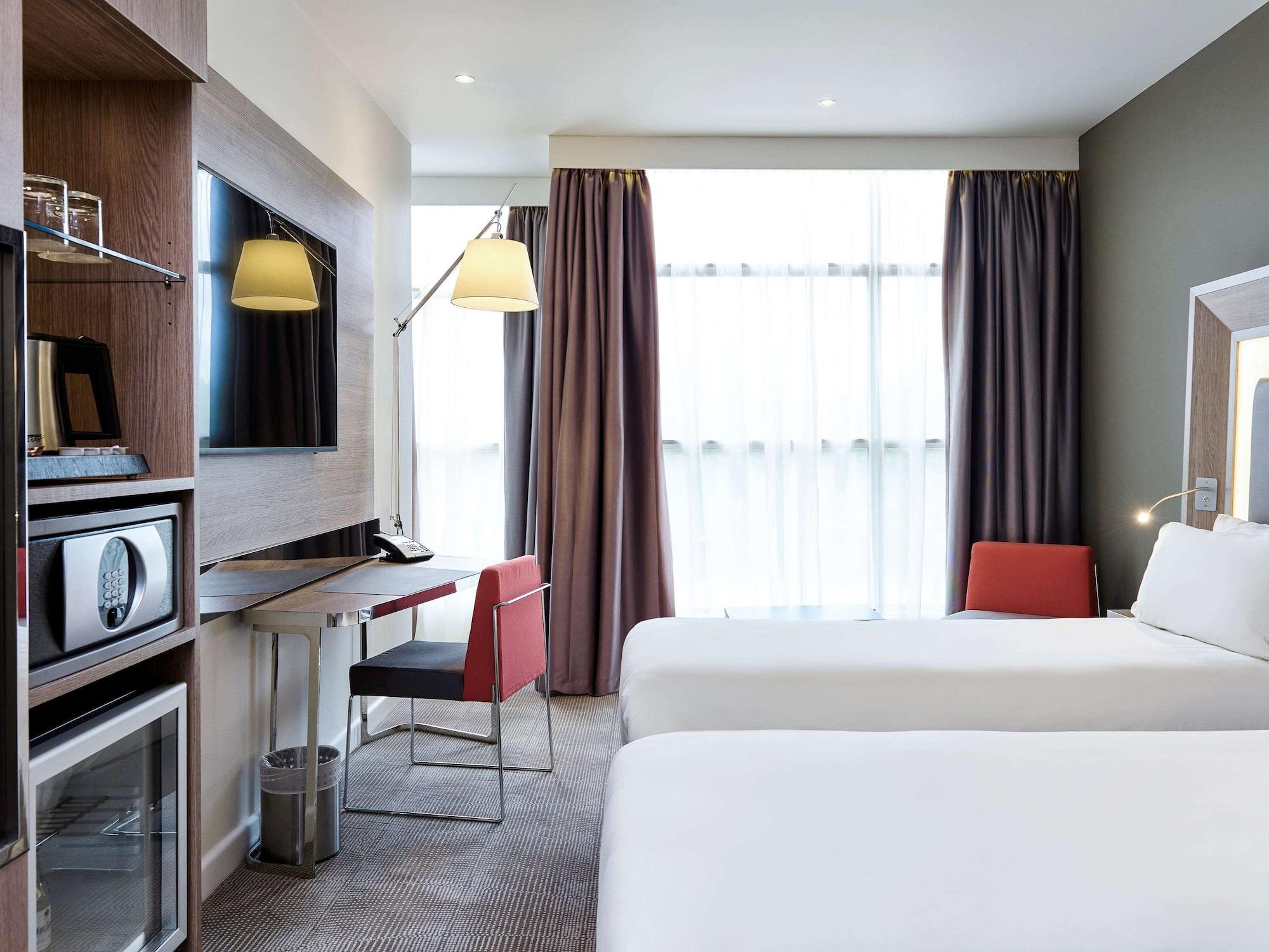 Novotel London Heathrow Airport T1 T2 And T3 Гейс Екстер'єр фото