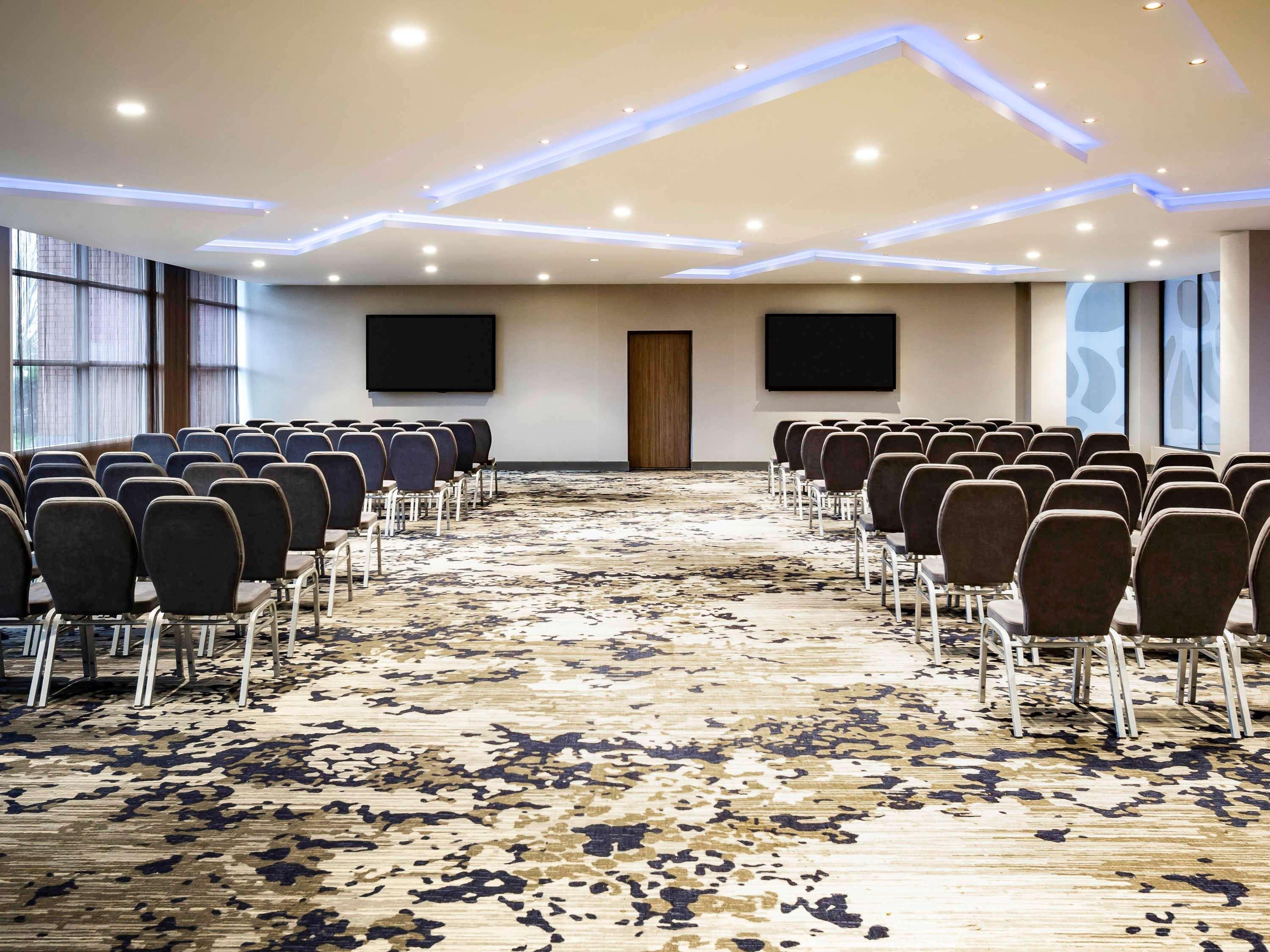 Novotel London Heathrow Airport T1 T2 And T3 Гейс Екстер'єр фото
